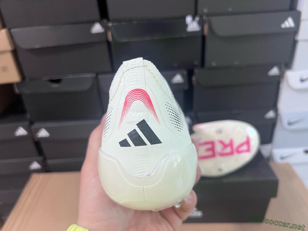 Unisex Adidas Predator Elite Laceless FG Football Boots - Beige/Red/Black