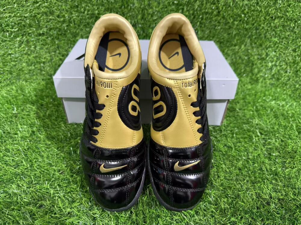 Men's Nike Total 90 III IC Football Shoes - Black/Gold