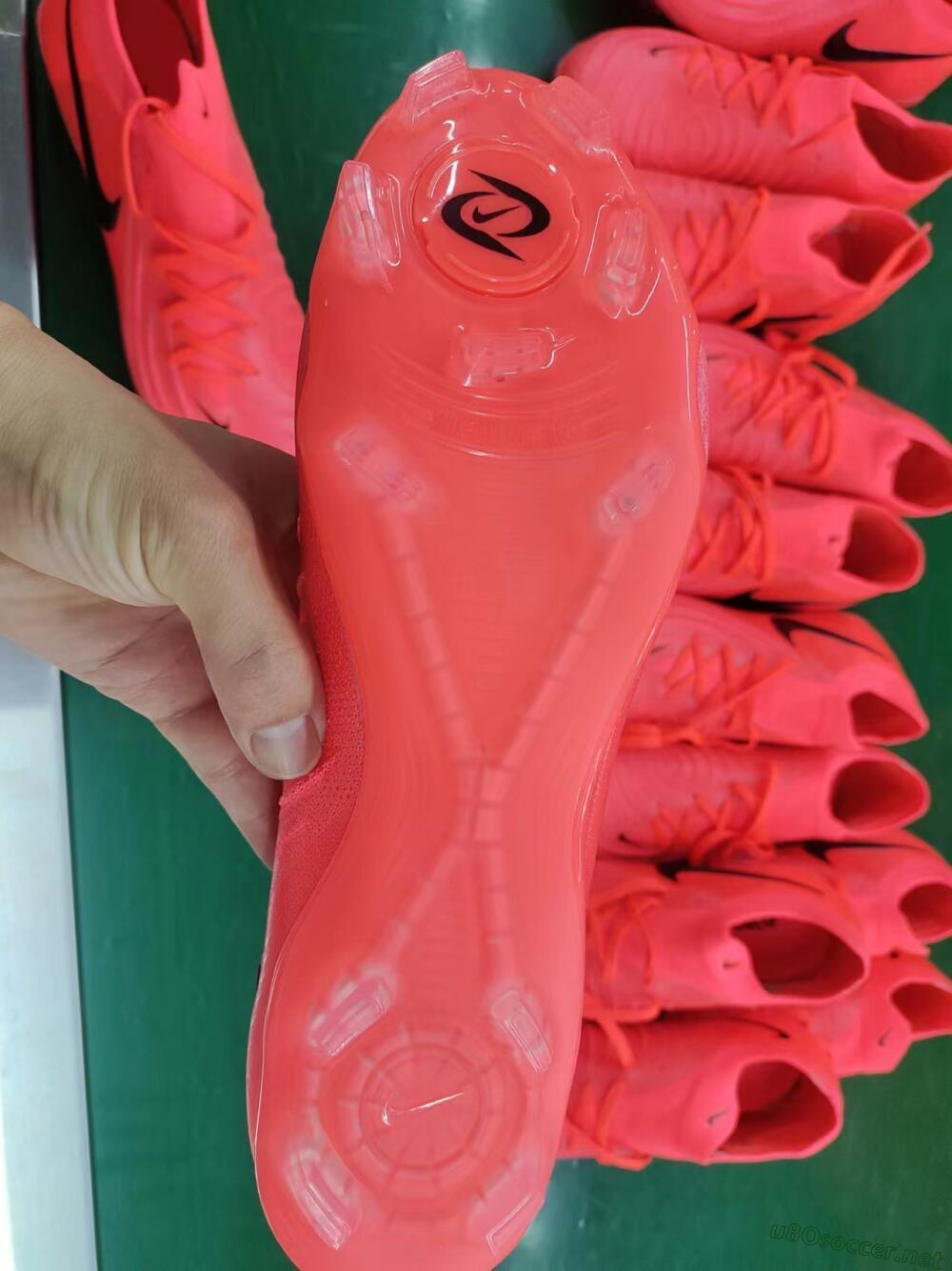 Unisex Nike Phantom Luna 2 Elite LV8 FG Football Boots - Red/Black/Pink