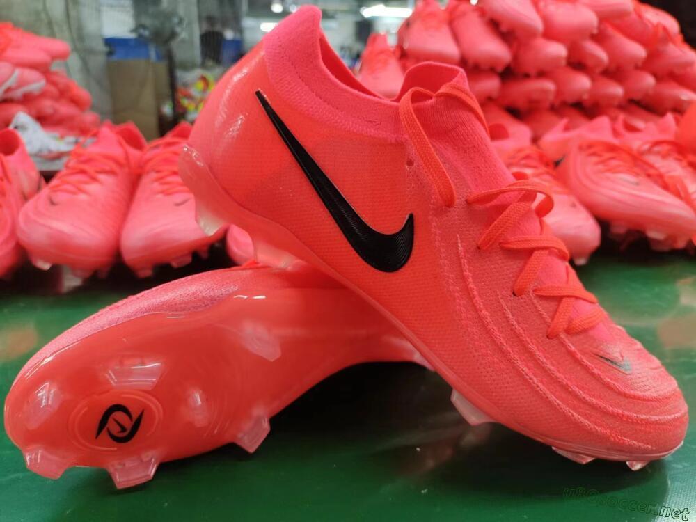 Unisex Nike Phantom Luna 2 Elite LV8 FG Football Boots - Red/Black/Pink