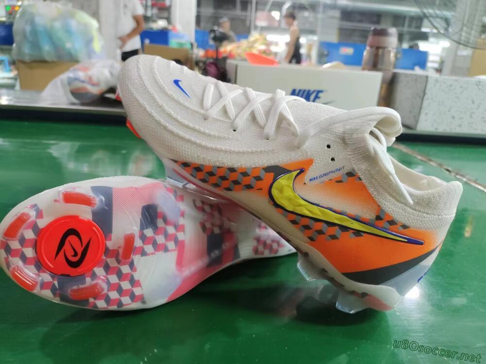 Men's Nike Phantom Luna 2 Elite Olympics 2024 FG Football Boots - White/Multicolor
