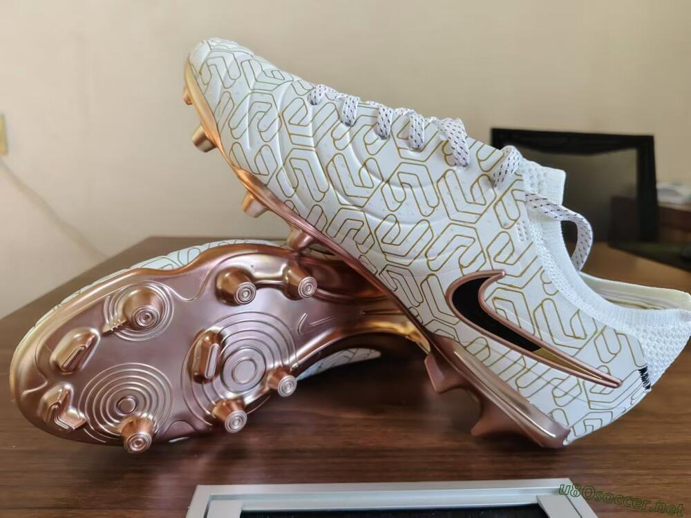 Men's Nike Tiempo Legend 10 Elite FG Football Boots - White/Gold/Black