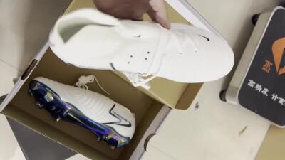 Men's Nike Phantom Luna Elite FG Football Boots - White/Black/Gold